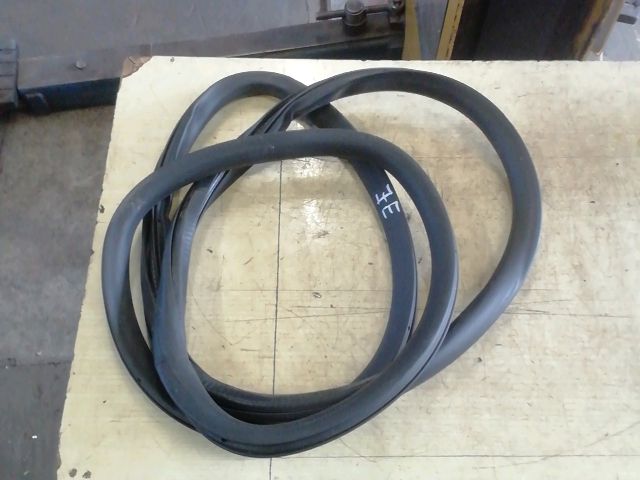 bontott SEAT IBIZA IV Jobb első Gumikéder