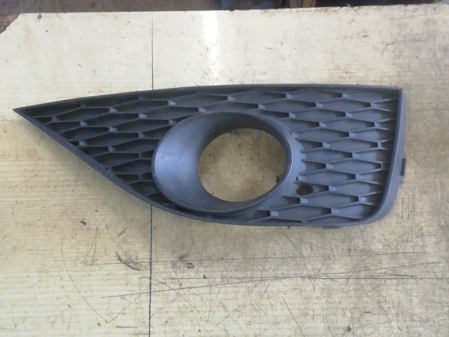 bontott SEAT IBIZA IV Jobb Ködlámpa Rács