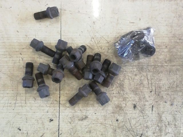 bontott SEAT IBIZA IV Kerék Csavar Szett