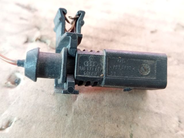 bontott SEAT IBIZA IV Motorháztető Ajtó Kapcsoló