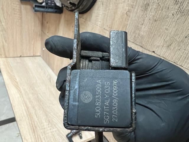 bontott SEAT IBIZA IV Motorháztető Zárszerkezet