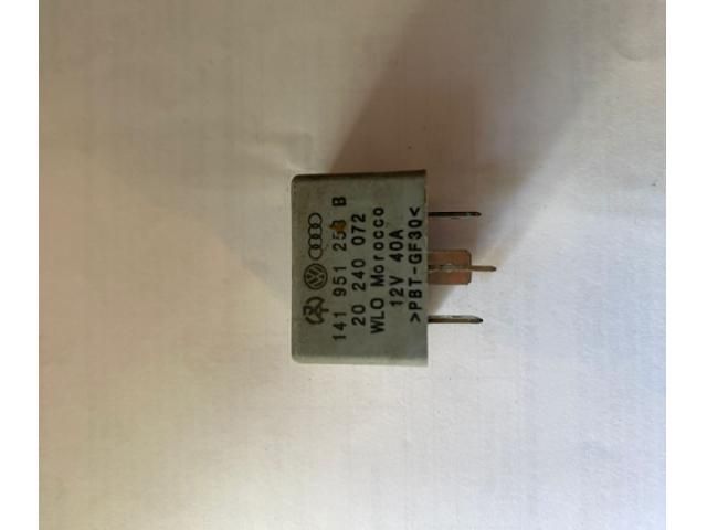 bontott SEAT IBIZA IV Relé