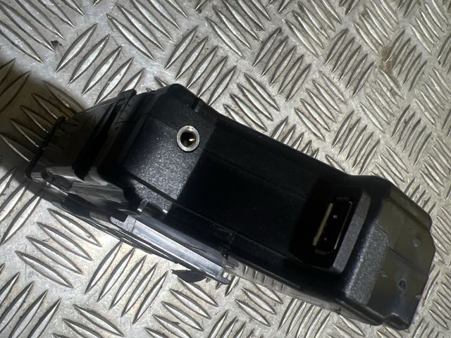 bontott SEAT IBIZA IV USB Aljzat