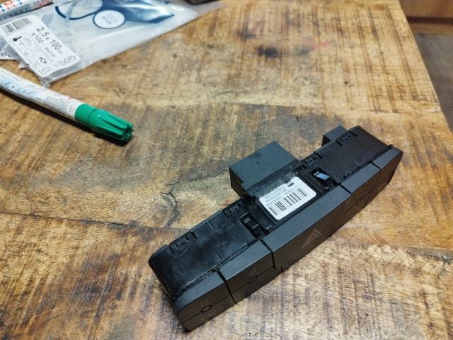 bontott SEAT IBIZA IV Vészvillogó Kapcsoló