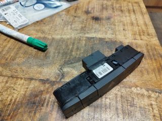 bontott SEAT IBIZA IV Vészvillogó Kapcsoló