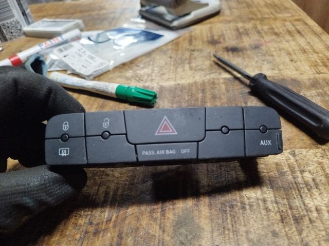 bontott SEAT IBIZA IV Vészvillogó Kapcsoló