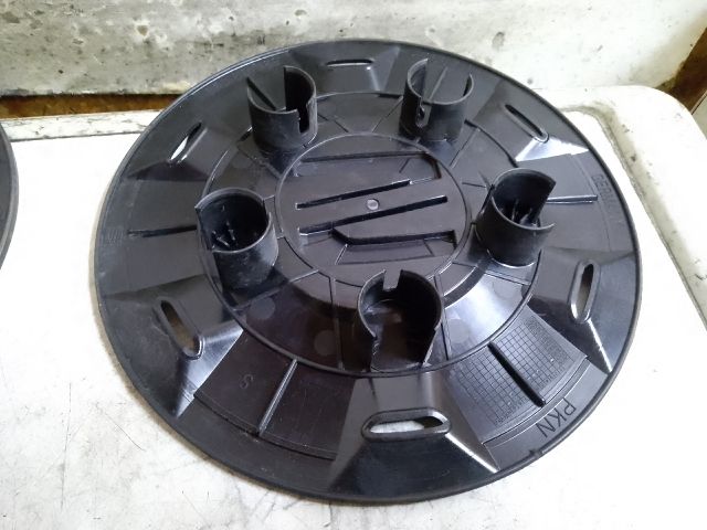 bontott SEAT IBIZA V Felniközép Szett