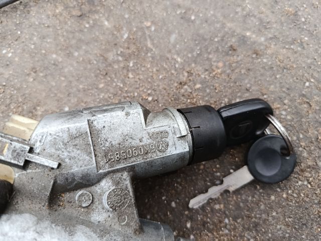 bontott SEAT INCA Gyújtáskapcsoló Házzal