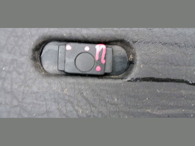 bontott SEAT INCA Kesztyűtartó Nyitó Kar / Gomb