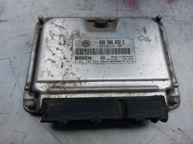 bontott SEAT LEON Motorvezérlő