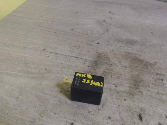 bontott SEAT LEON Üzemanyag Szivattyú Relé