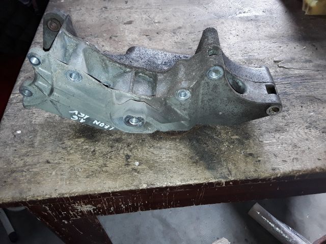 bontott SEAT LEON Generátor Tartó Bak