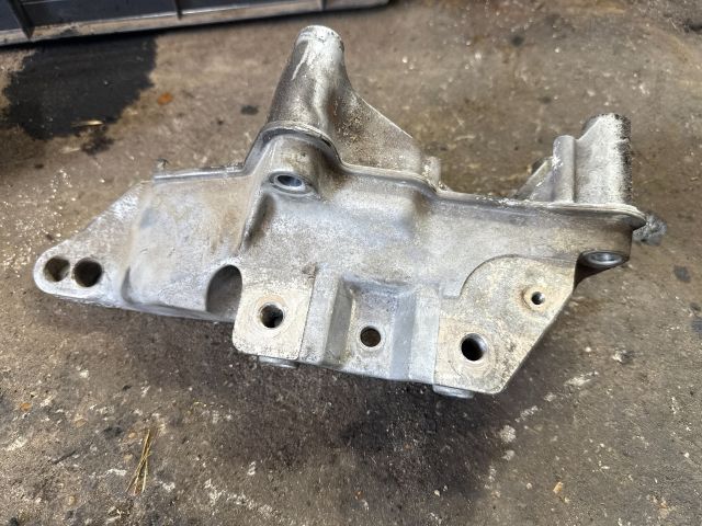 bontott SEAT LEON Motor Tartó Bak (Fém)