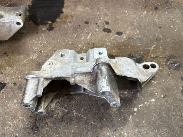 bontott SEAT LEON Motor Tartó Bak (Fém)