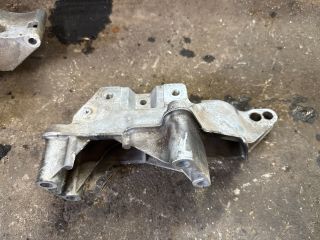 bontott SEAT LEON Motor Tartó Bak (Fém)