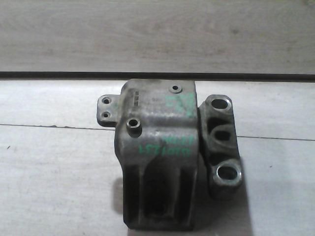 bontott SEAT LEON Motor Tartó Bak Jobb