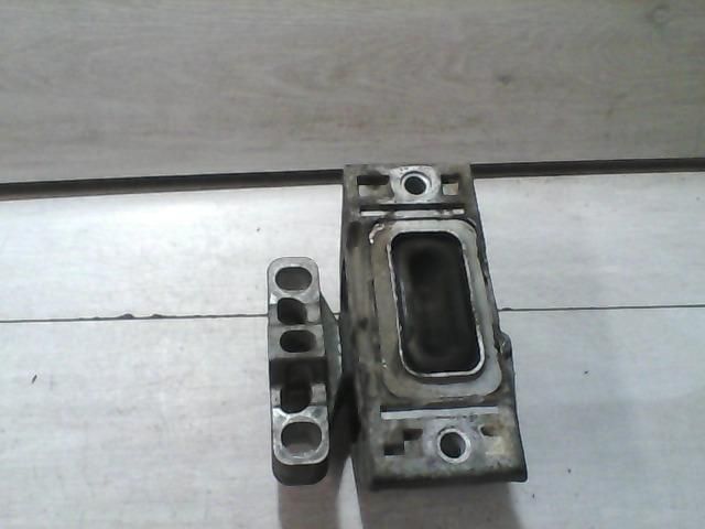 bontott SEAT LEON Motor Tartó Bak Jobb