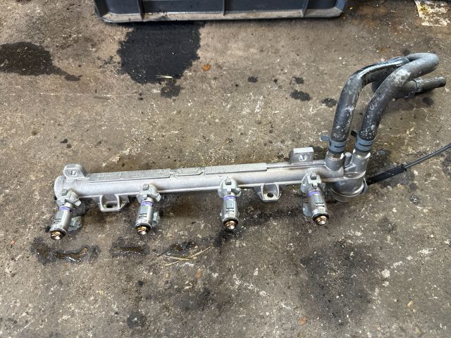 bontott SEAT LEON Porlasztó Sor / Híd