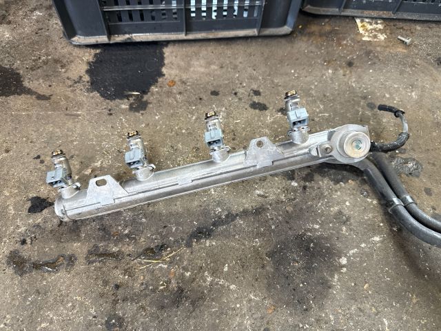 bontott SEAT LEON Porlasztó Sor / Híd