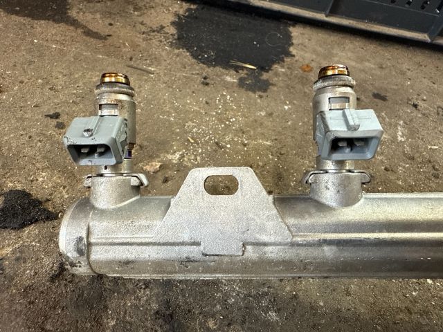 bontott SEAT LEON Porlasztó Sor / Híd