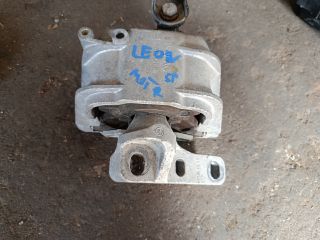 bontott SEAT LEON Motor Tartó Bak Jobb