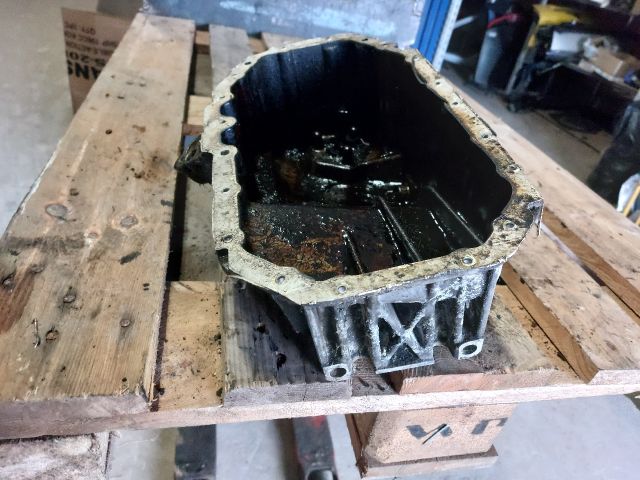 bontott SEAT LEON Olajteknő