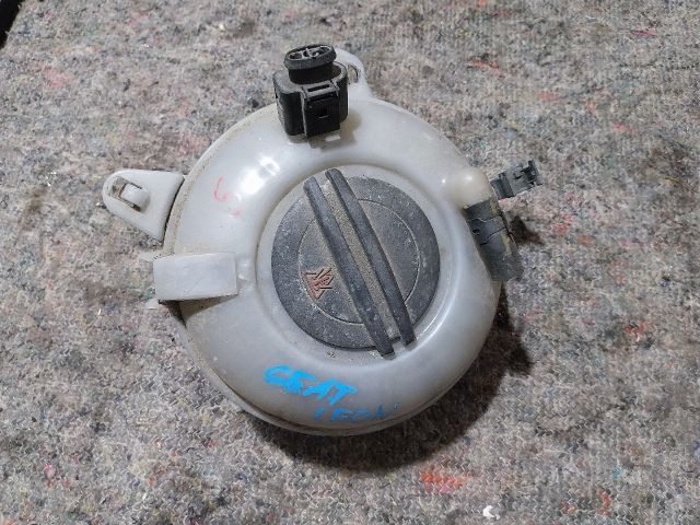 bontott SEAT LEON Kiegyenlítő Tartály