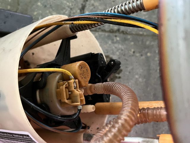 bontott SEAT LEON Üzemanyag Szivattyú