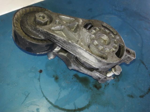 bontott SEAT LEON Szíjfeszítő Görgő