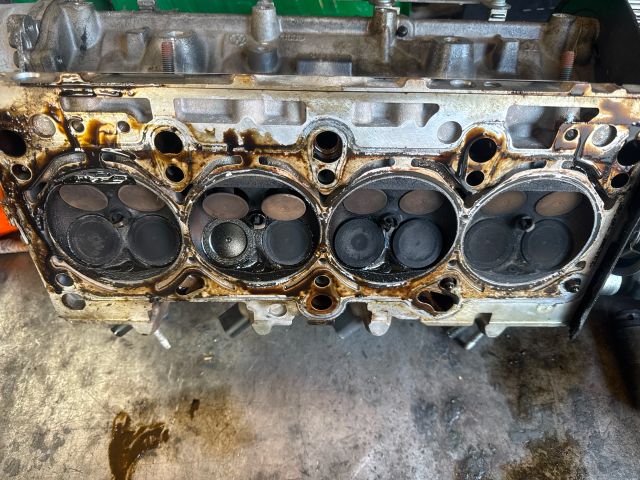 bontott SEAT LEON Hengerfej