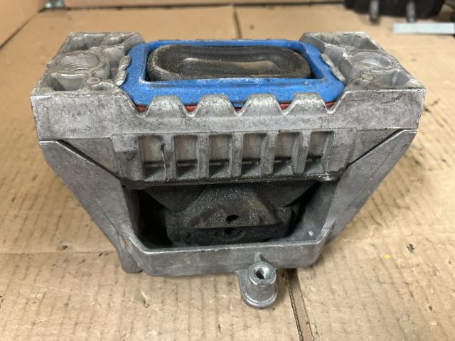 bontott SEAT LEON Motor Tartó Bak Jobb