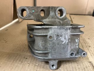 bontott SEAT LEON Motor Tartó Bak Jobb