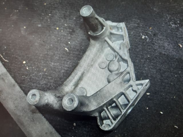 bontott SEAT LEON Motor Tartó Bak Jobb