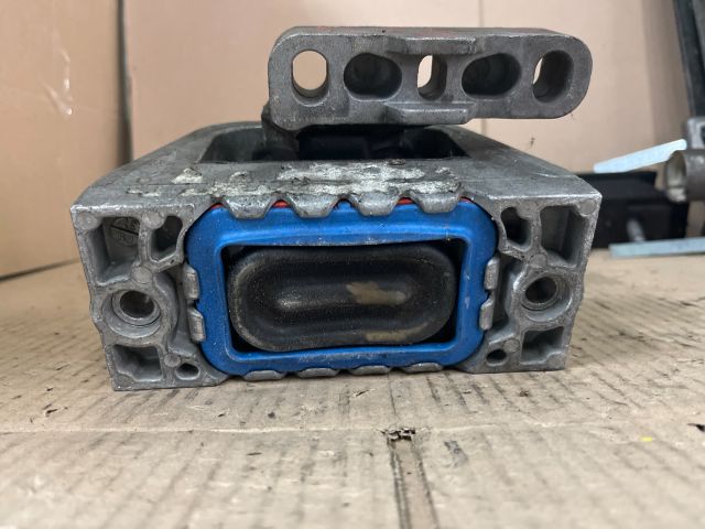 bontott SEAT LEON Motor Tartó Bak Jobb