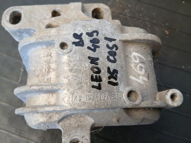 bontott SEAT LEON Motor Tartó Bak Jobb