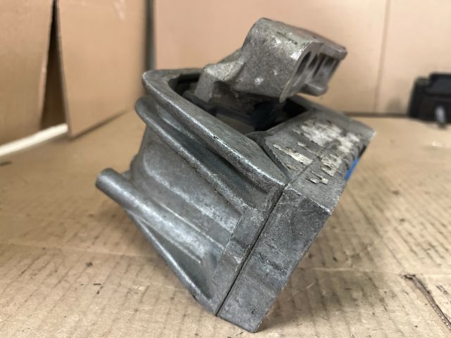 bontott SEAT LEON Motor Tartó Bak Jobb