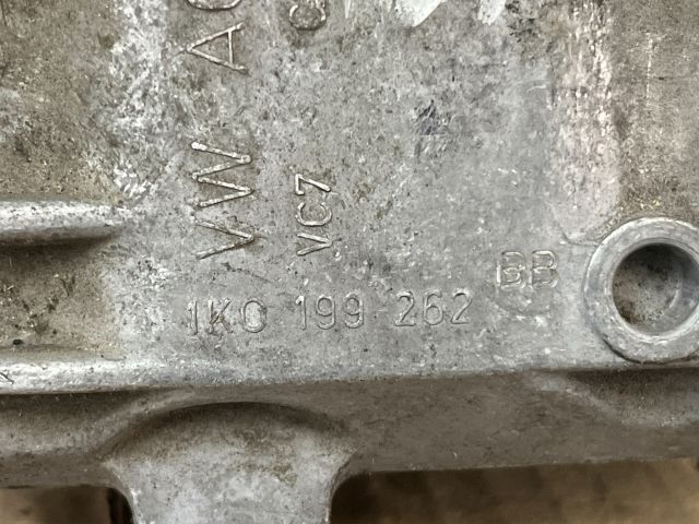 bontott SEAT LEON Motor Tartó Bak Jobb