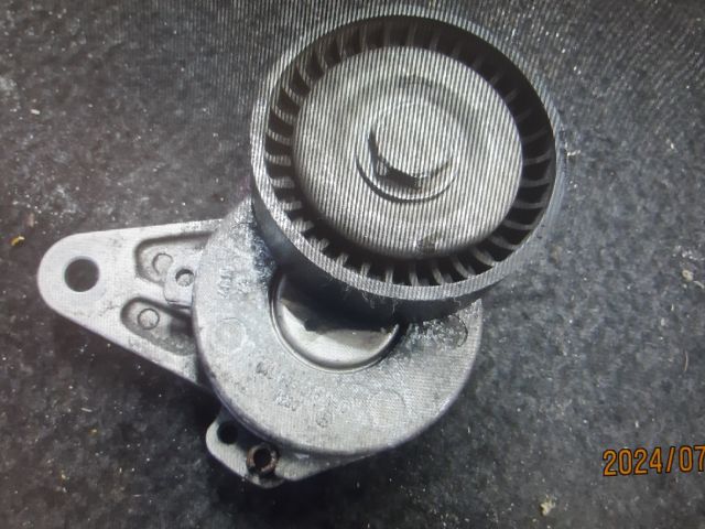 bontott SEAT LEON Szíjfeszítő Görgő