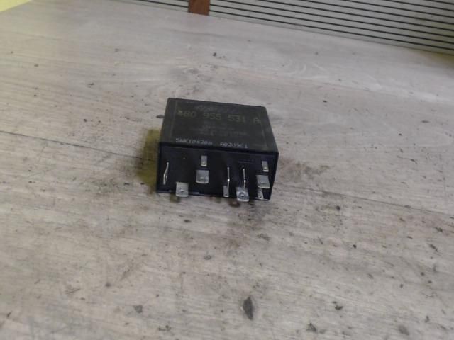 bontott SEAT LEON Ablaktörlő Relé