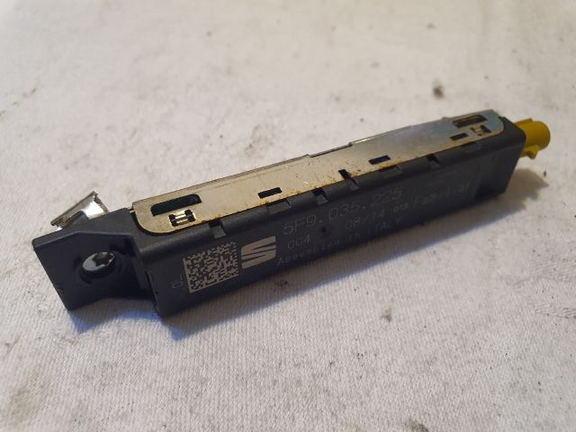 bontott SEAT LEON Antenna Erősítő