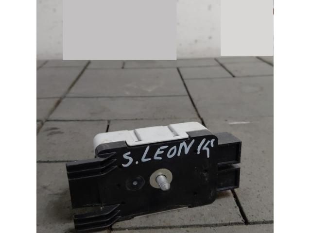 bontott SEAT LEON Antenna Erősítő