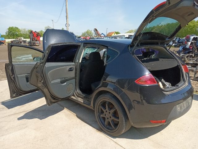 bontott SEAT LEON Bal B Oszlop Burkolat