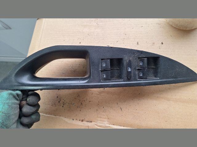 bontott SEAT LEON Bal első Ablakemelő Kapcsoló