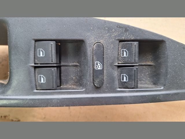 bontott SEAT LEON Bal első Ablakemelő Kapcsoló