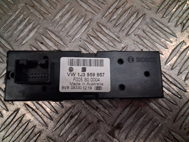 bontott SEAT LEON Bal első Ablakemelő Kapcsoló