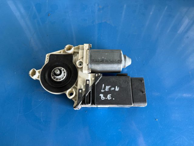 bontott SEAT LEON Bal első Ablakemelő Motor