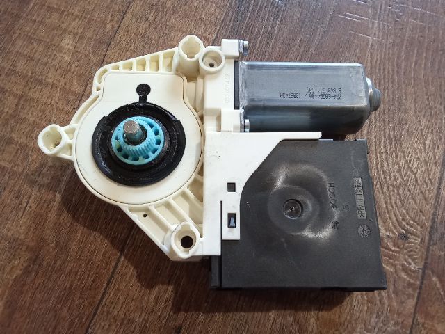 bontott SEAT LEON Bal első Ablakemelő Motor