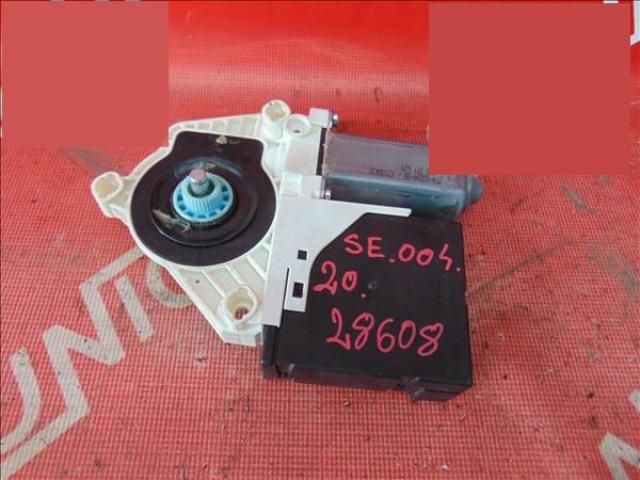 bontott SEAT LEON Bal első Ablakemelő Motor