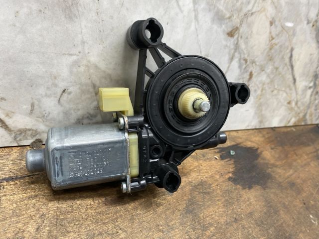 bontott SEAT LEON Bal első Ablaktörlő Motor