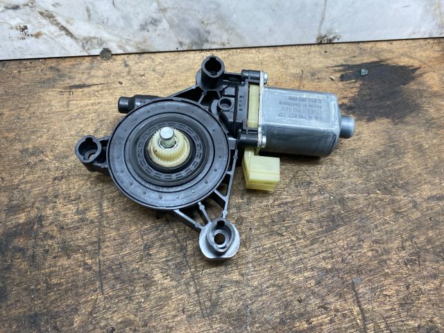 bontott SEAT LEON Bal első Ablaktörlő Motor